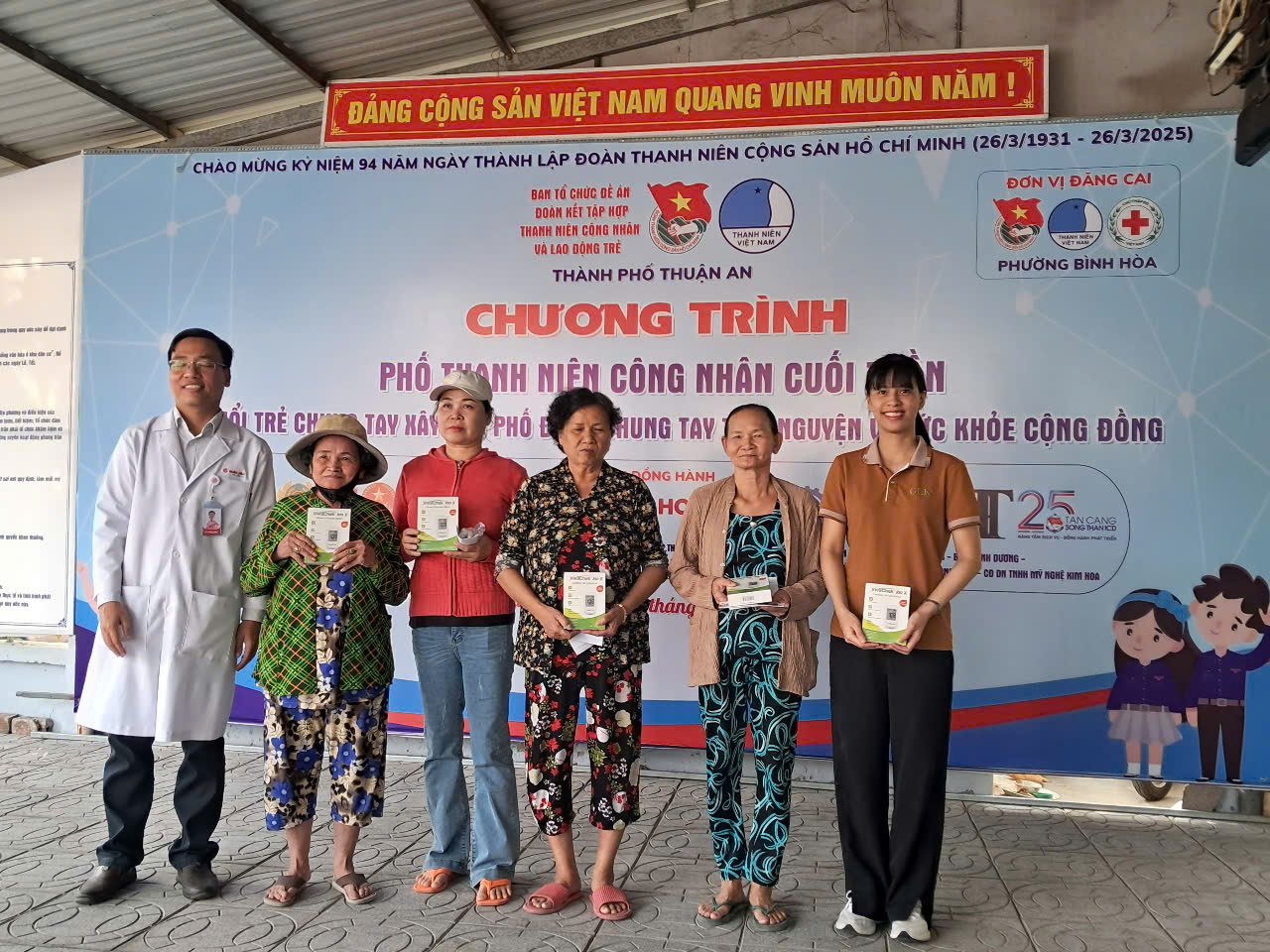 Tặng quà & Khám bệnh cho Công nhân có nguy cơ mắc tiểu đường tại Bình Dương